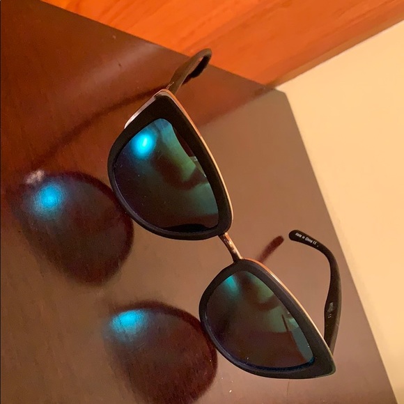 QUAY AUSTRALIA SUNGLASSES - Picture 4 of 4